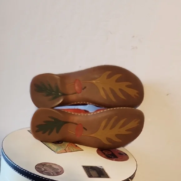 BORN Red Leather Mary Jane Strap Shoe 8 - Picture 8 of 10